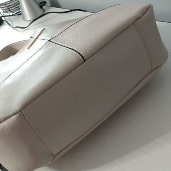 ALDO Pebble-Grain Shoulder Bag – Cream‎ – Gold-Chain Strap - Picture 7 of 16